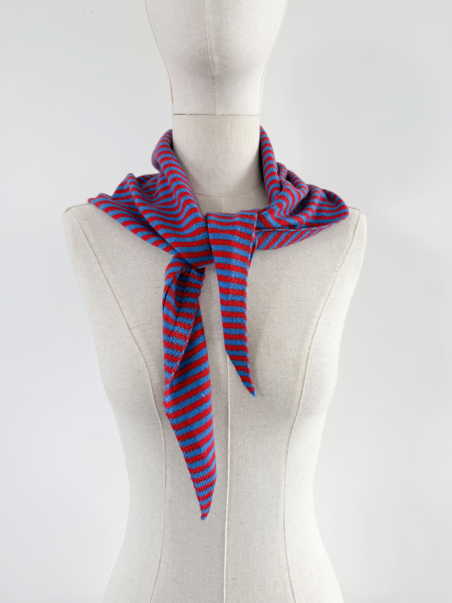 Cosy Triangle Scarf Small Azure/Ruby