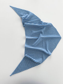 Cosy Triangle Scarf Small Azure/Maritime White