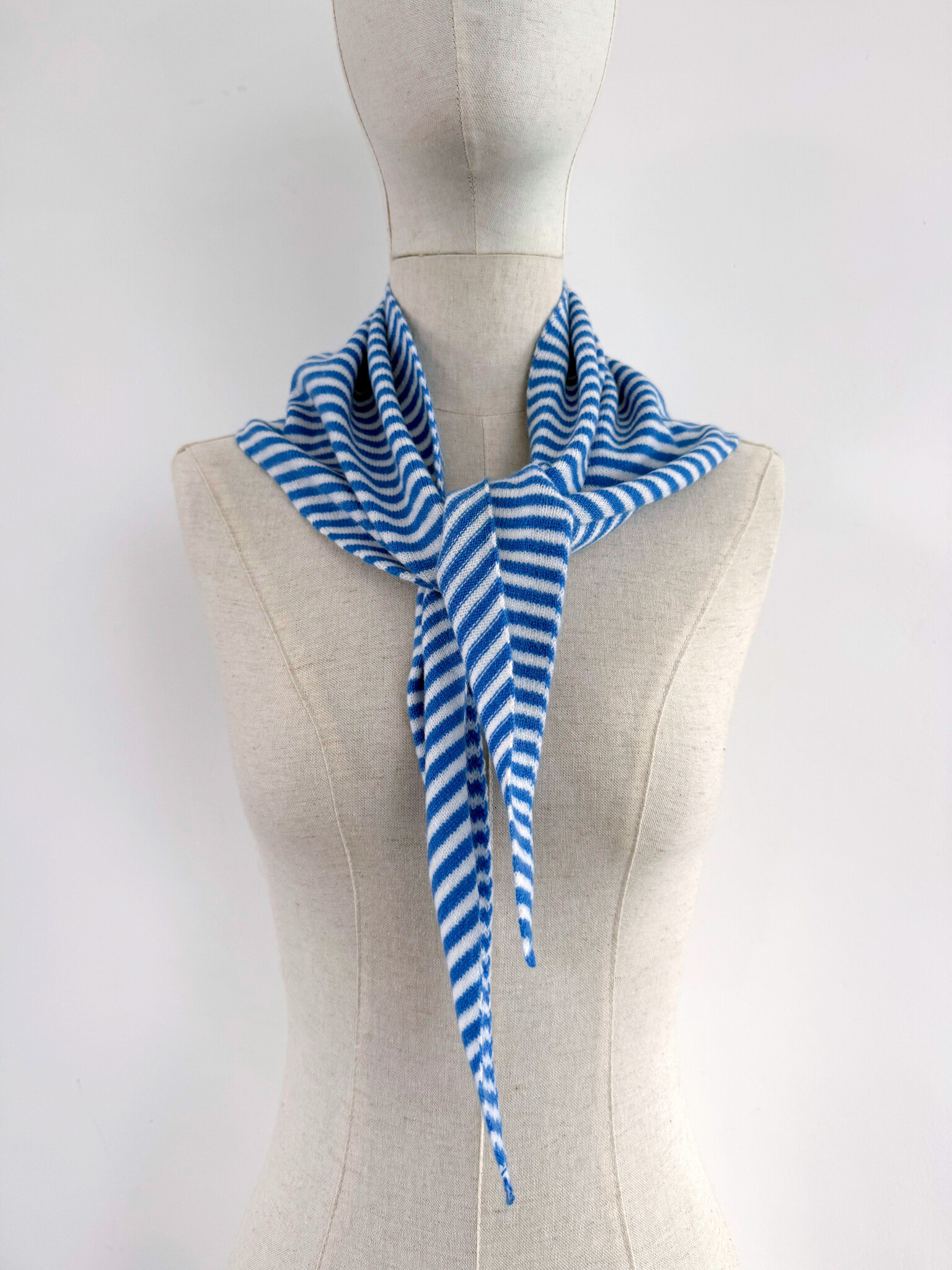 Cosy Triangle Scarf Small Azure/Maritime White