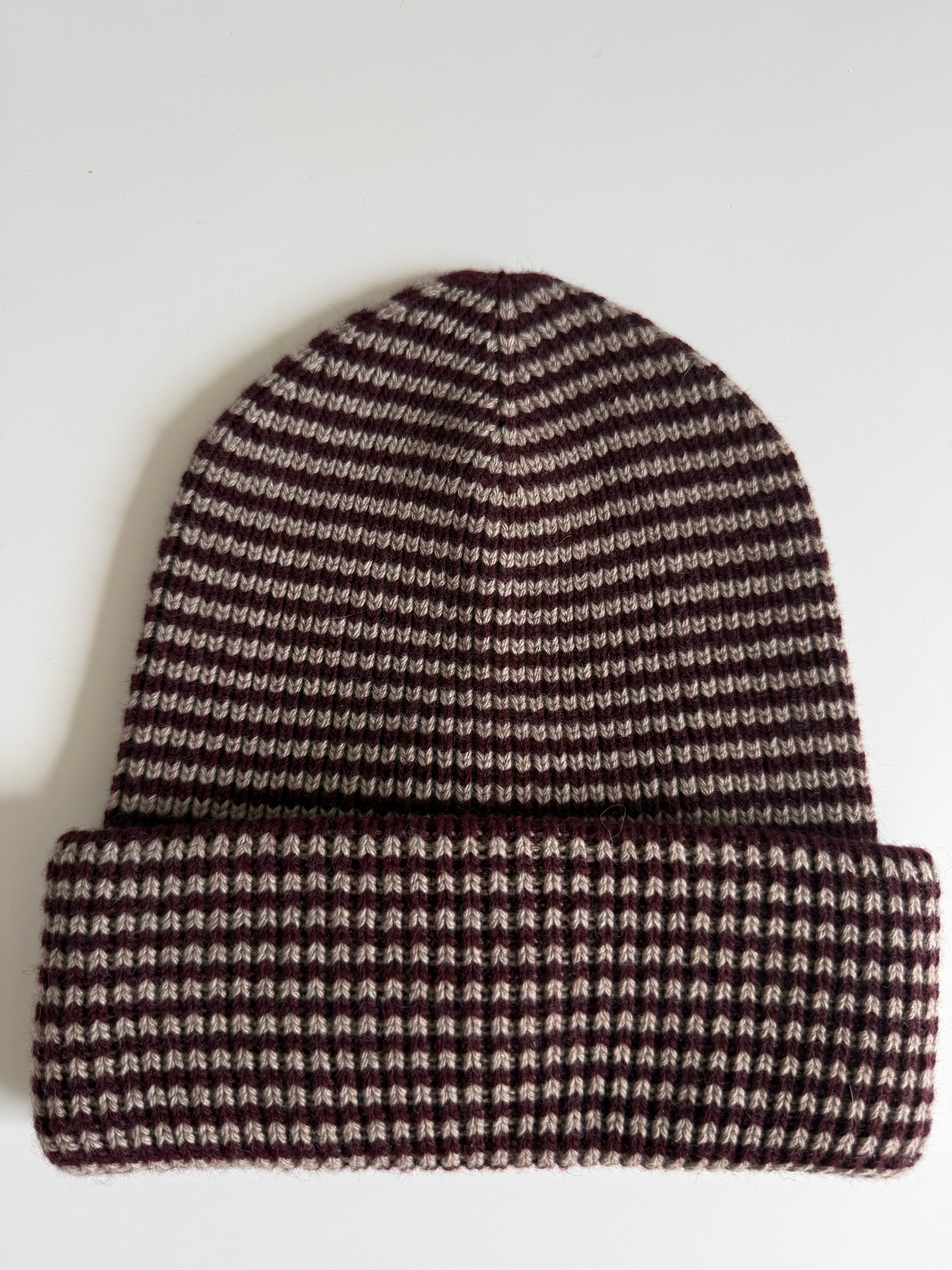 Cosy Beanie Dark Burgundy - Soft Taupe