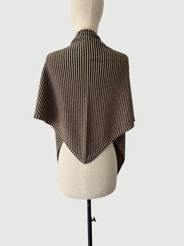 Cosy Chic Triangle Camel Beige - Solid Black