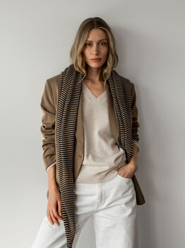 Cosy Chic Triangle Camel Beige - Solid Black