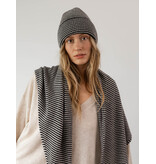 Cosy Chic Triangle  Light Sand - Solid Black