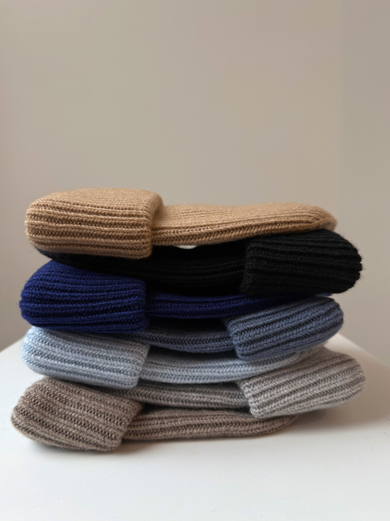 Cosy Beanie Solid Black - Light Sand