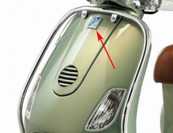 logo klik Piaggio origineel piaggio voorscherm chroom/blauw gts alle mod., primavera, sprint, lxv, vespa lx, vespa S 576464