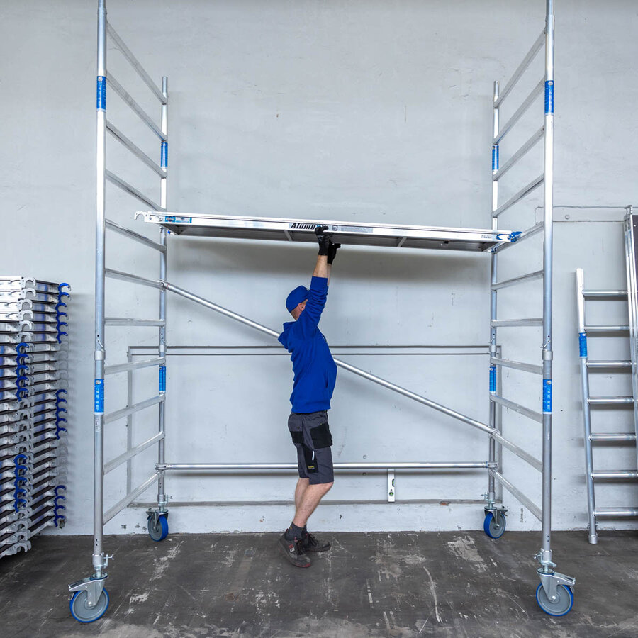 Alumexx Rolsteiger Alumexx Extra 75x250 7,2m werkhoogte tegen de gevel