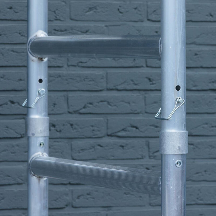 Euroscaffold Rolsteiger Basic 75x250 6,2m werkhoogte tegen de gevel