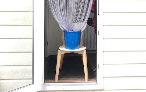 Uw vliegengordijn schoonmaken is zo gebeurd!