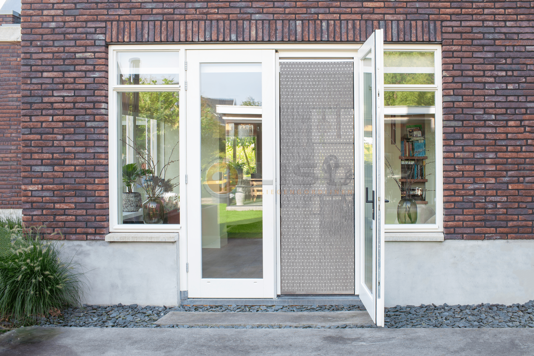 Liso ® Vliegengordijn Liso ® Hulzengordijn RAL 7032 Kiezelgrijs | Op maat gemaakt