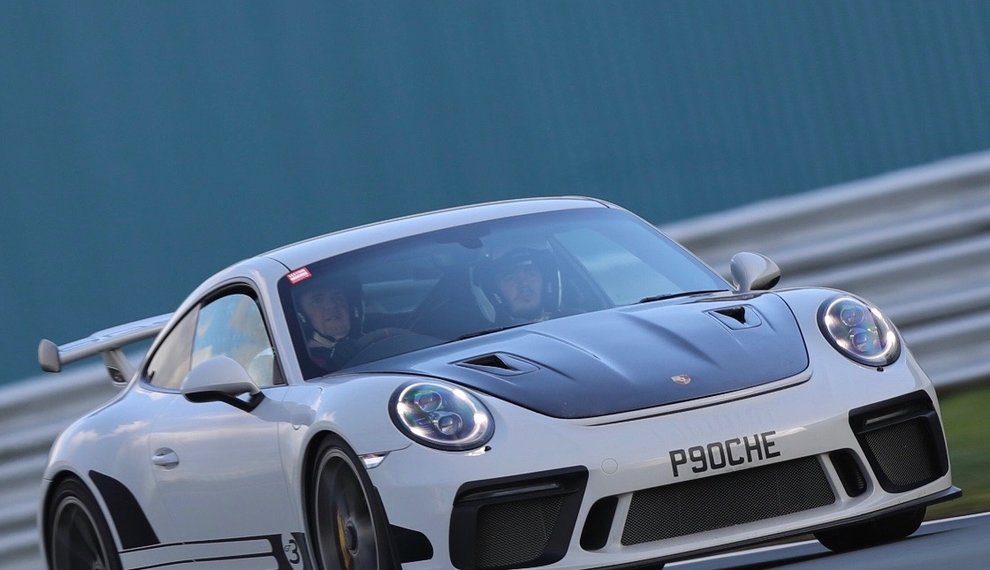 Porsche GT3 with carbon hood