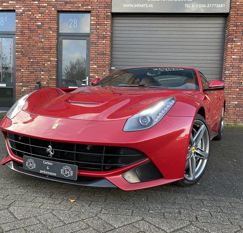 Ferrari F12 mit Carbon-Kit und Capristo-Auspuff