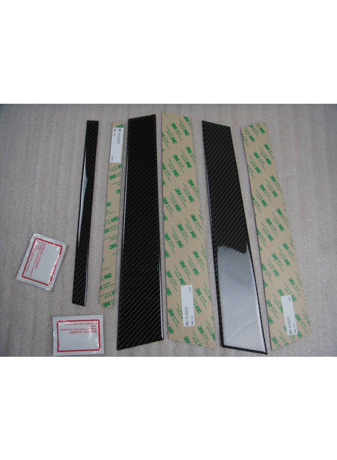 Coperture dei montanti centrali in carbonio