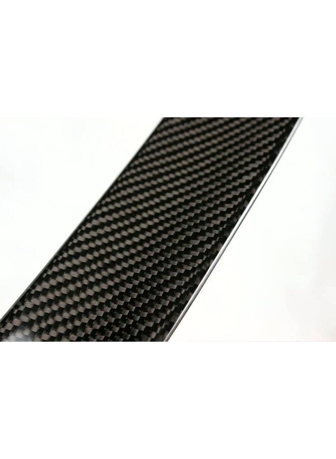 Labio estilo M de carbono