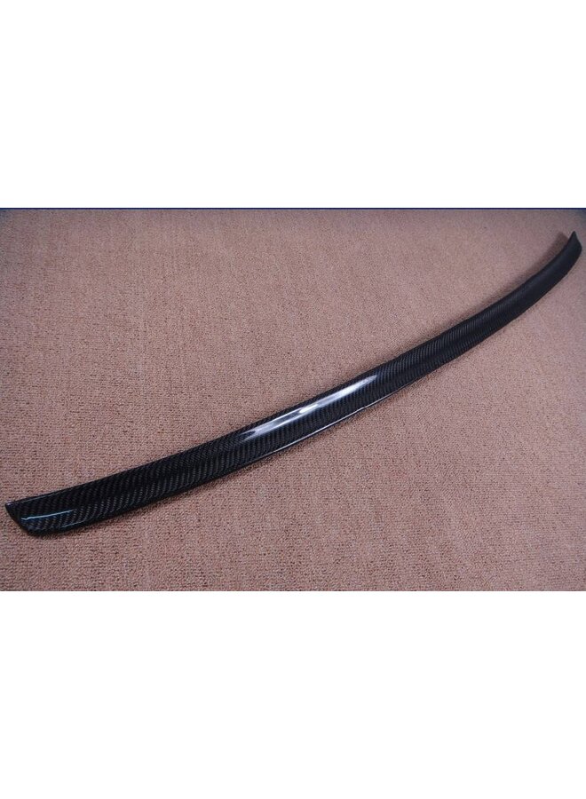 Lèvre de coffre en carbone