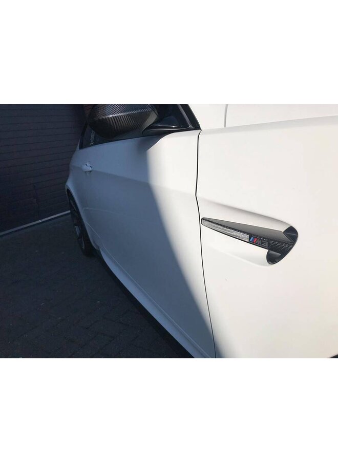 BMW E90 E92 E93 M3 Copertura indicatore luminoso logo presa d'aria laterale in carbonio