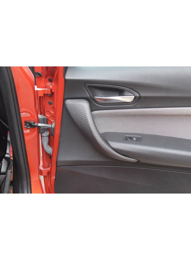 Modanature interne ad alte prestazioni in carbonio opaco