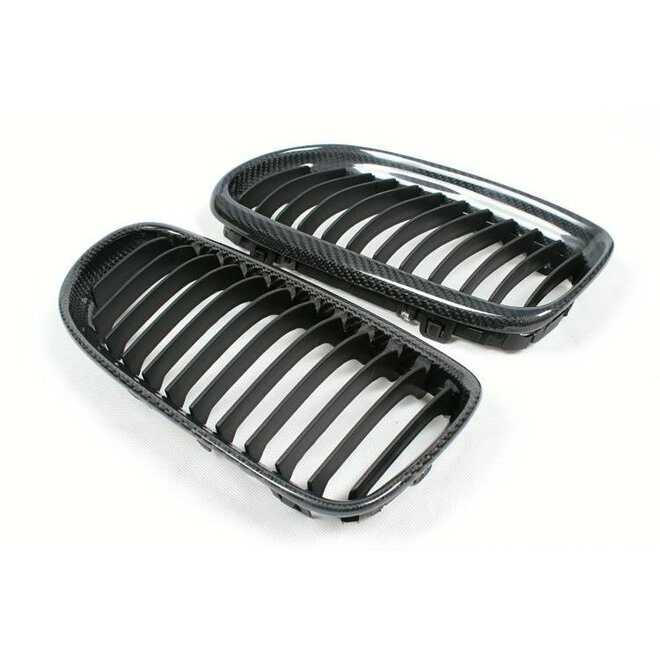 Reins de grill au carbone