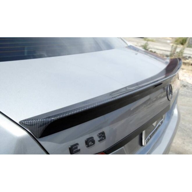 Becquet de style V en carbone Mercedes W212 classe E