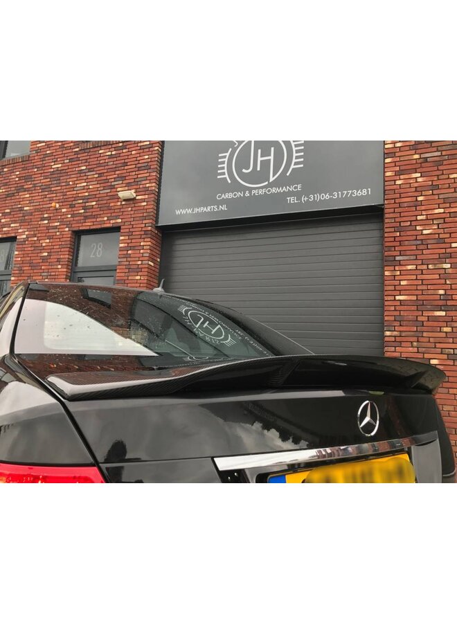 Spoiler estilo Renn de carbono W204