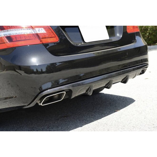 Difusor estilo V em carbono E63 AMG