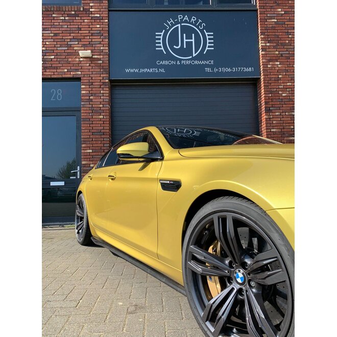 Jupe latérale style V carbone F06 M6