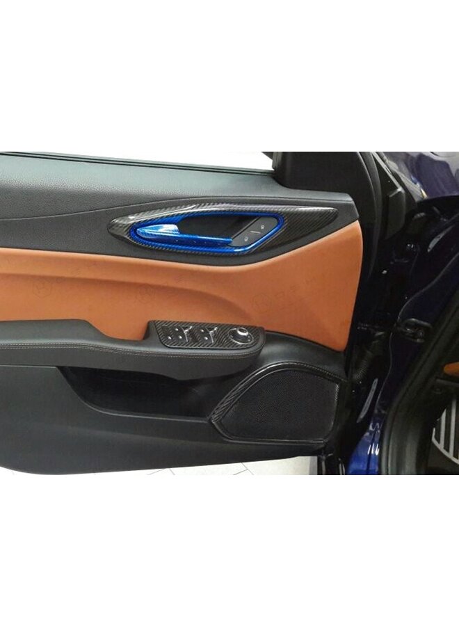 Estrutura do alto-falante em fibra de carbono Alfa Romeo Giulia / Stelvio