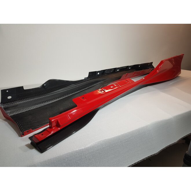 Faldones laterales de carbono para Ferrari F8 Tributo
