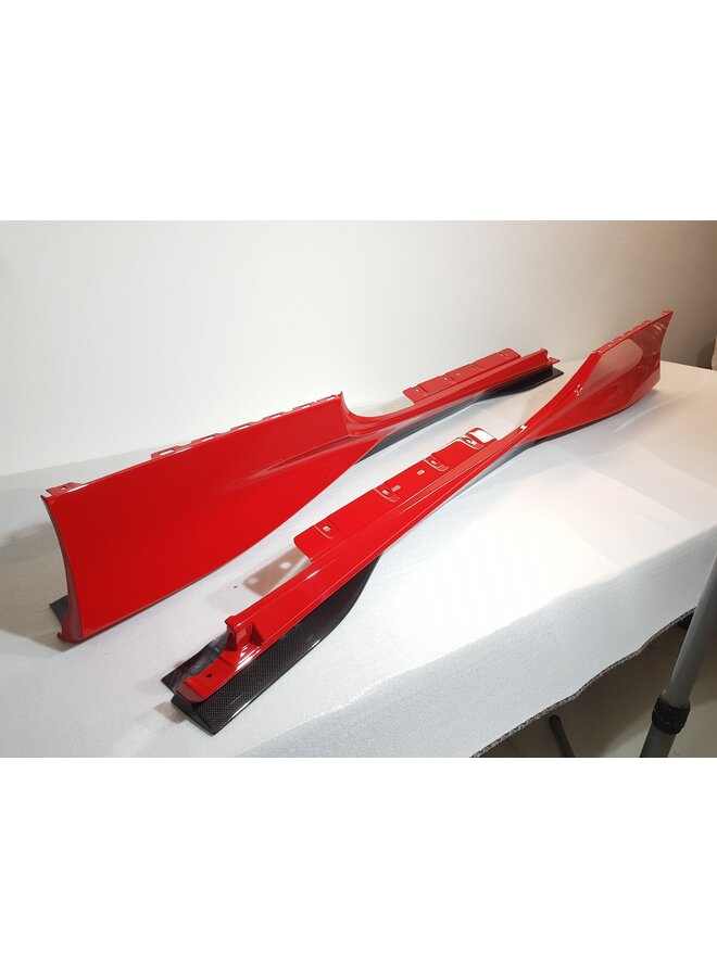 Faldones laterales de carbono para Ferrari F8 Tributo