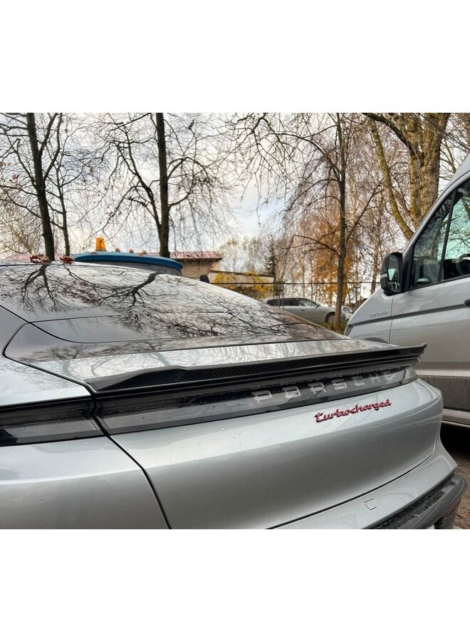 Borde del alerón del maletero de carbono del Porsche Taycan