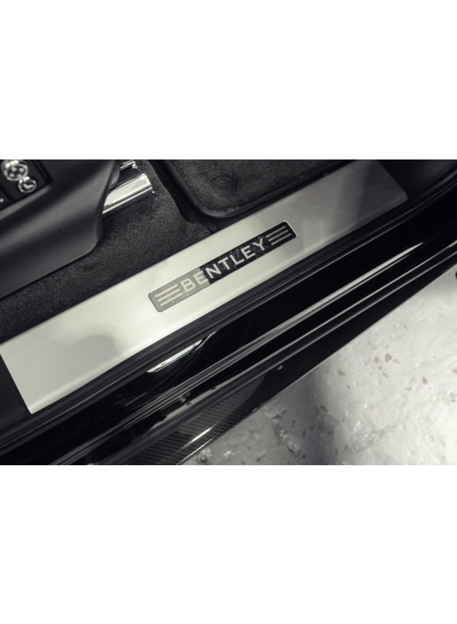 Extensiones de faldones laterales de carbono Bentley Bentayga