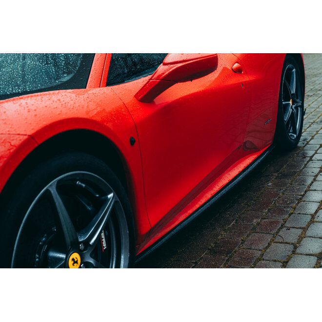 Extensiones de faldones laterales de carbono Ferrari 458 Italia / Spider
