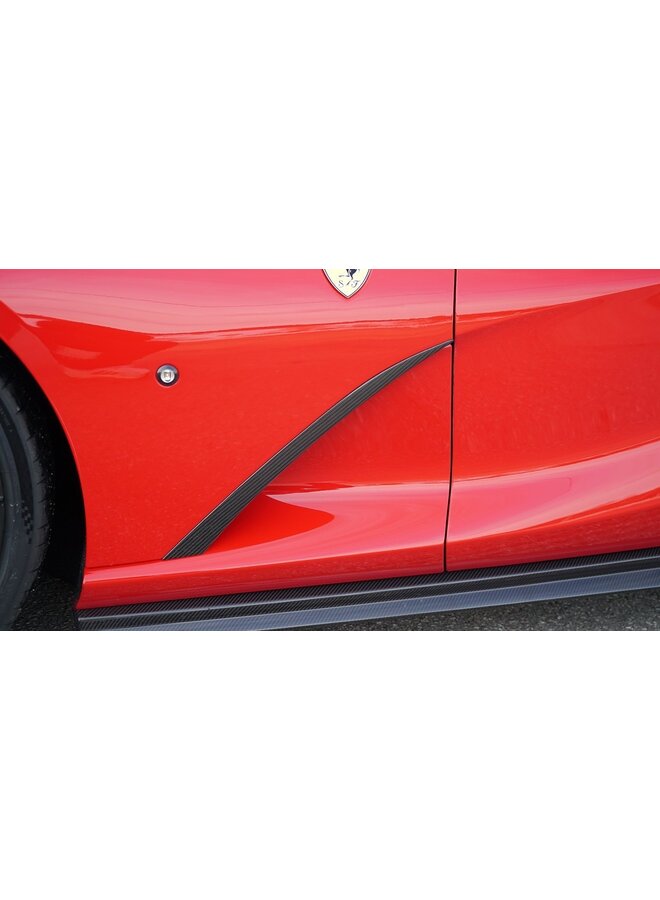 Entrada de aire de carbono para luneta frontal de carbono Ferrari 812 Superfast / GTS