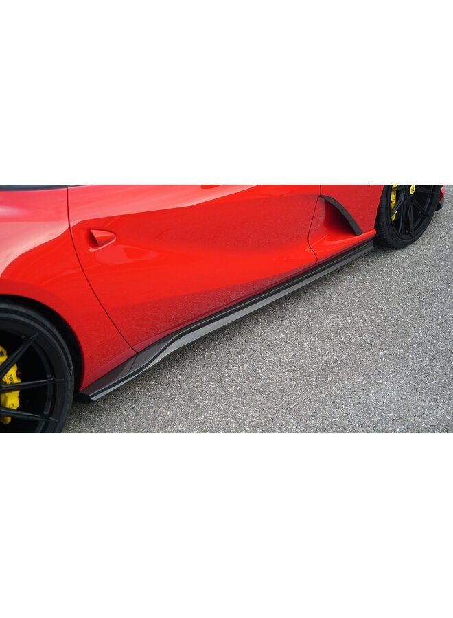 Extensiones de faldones laterales de carbono Ferrari 812 Superfast / GTS