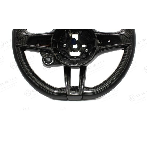 Couvre-volant inférieur en fibre de carbone Alfa Romeo Giulia / Stelvio QV