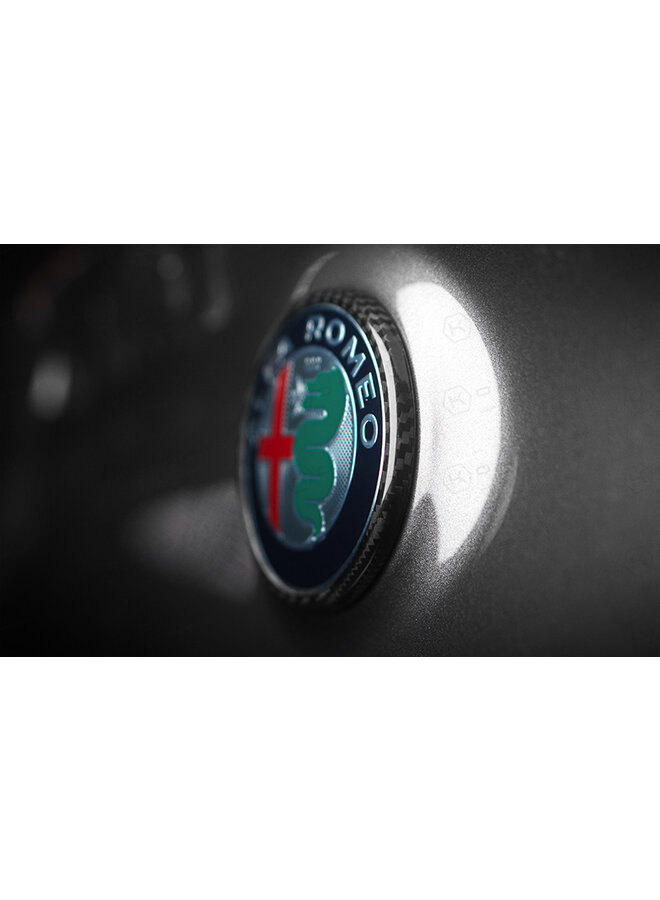 Cubierta del marco del logotipo trasero de Alfa Romeo Giulia