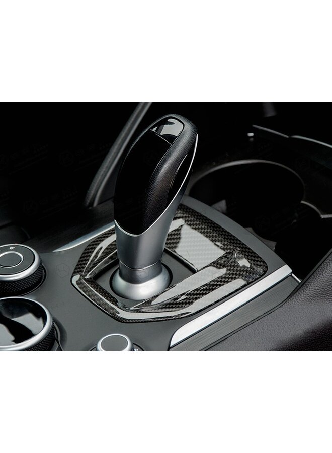 Alfa Romeo Giulia / Stelvio Tapa de cambio automático de fibra de carbono