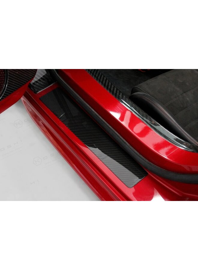 Alfa Romeo 4C Koshi Einstiegsleisten rotes Logo Carbon