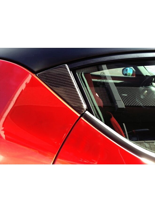 Panneaux de portes triangulaires en fibre de carbone Alfa Romeo 4C