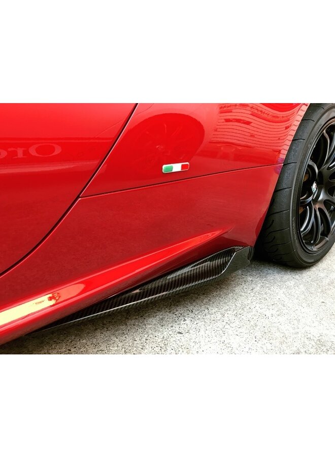 Faldones laterales tipo aleta de tiburón de fibra de carbono Alfa Romeo 4C