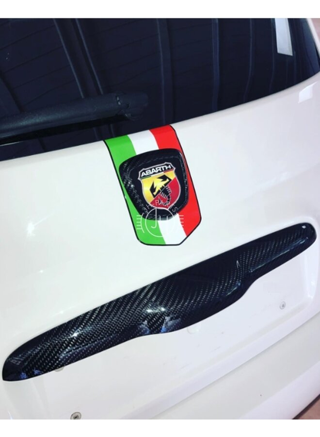 Fiat Abarth 500 Kohlefaser-Heckklappe über dem Nummernschild