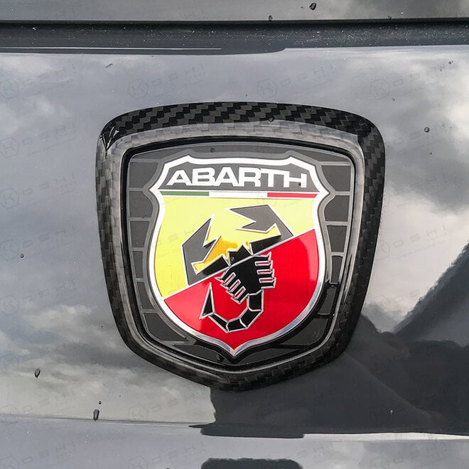 Cornice Stemma Logo Posteriore Fiat Abarth 500/595 in Fibra di Carbonio