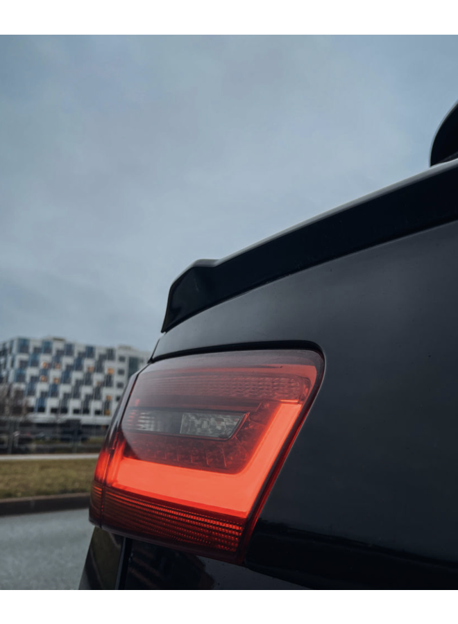 Labbro dello spoiler centrale del bagagliaio Audi RS6 C7 in carbonio