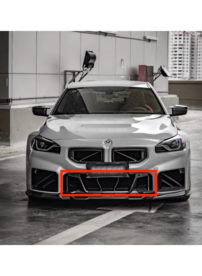 Paraurti anteriore BMW G87 M2 in carbonio sotto la presa d'aria della griglia