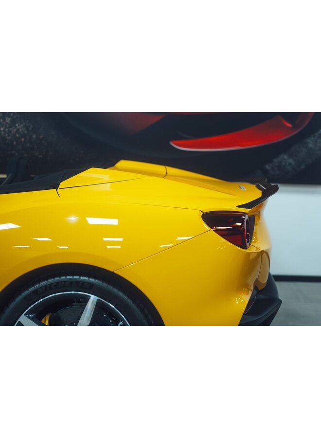Lábio do spoiler do porta-malas em carbono Ferrari Portofino