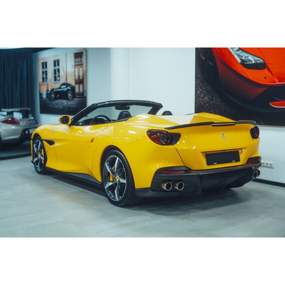 Labio del alerón del maletero de carbono Ferrari Portofino