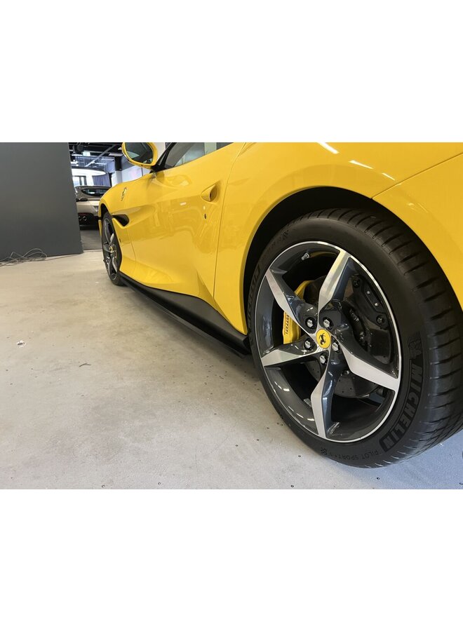Extensiones de faldón lateral Ferrari Portofino Carbon