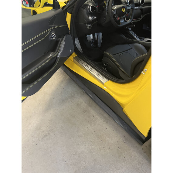 Extensiones de faldón lateral Ferrari Portofino Carbon