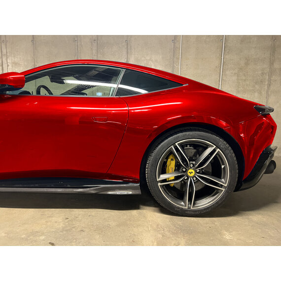 Extensiones de faldón lateral de carbono Ferrari Roma