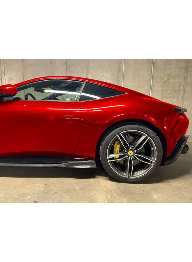 Estensioni minigonne laterali in carbonio Ferrari Roma
