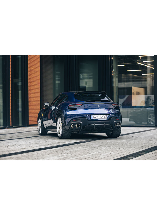 Il s'agit d'une lèvre de spoiler de toit de coffre en carbone Ferrari Purosangue